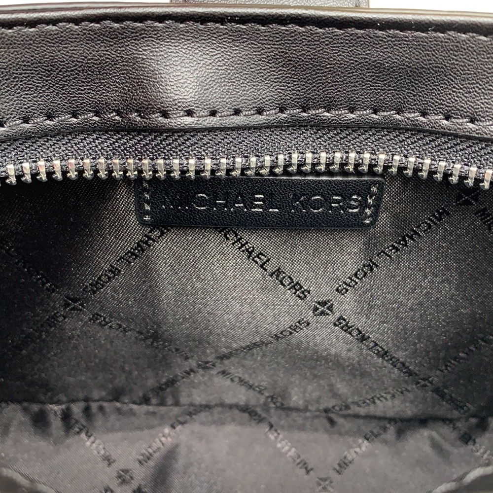 MICHAEL KORS
Carmen Small Shoulder
Pochette Bag
Black
NWT - Picture 12 of 16